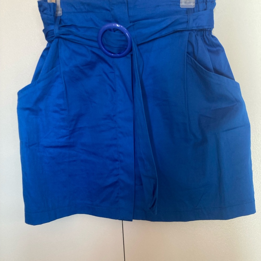 High waist front button closure with belt